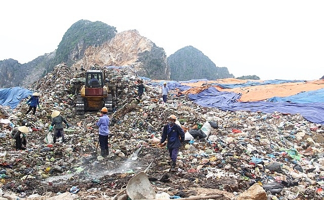 Xử lý mùi hôi từ rác thải tập trung, bãi chôn lấp rác